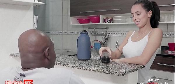  Teh Angel seduzindo um pau negro e fodendo na cozinha até ficar com a xoxota cheia de esperma!